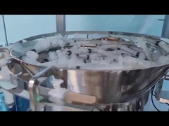 Machine de remplissage de seringue en plastique