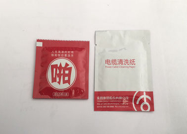 Le tissu humide automatique faisant le pliage coupant les machines de emballage pour le maquillage enlèvent le chiffon faisant la machine