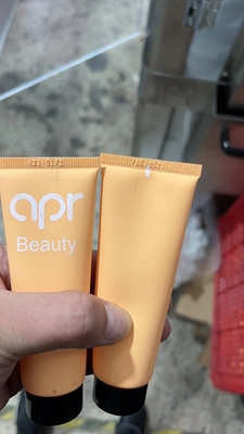 Crème de scellage remplissante de lotion de corps de machine de tube mou en plastique automatique