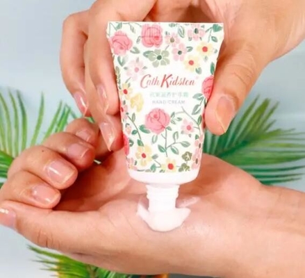 Remplissage de pâte dentifrice et crème en plastique de scellage de main de lotion de corps de tube de machine