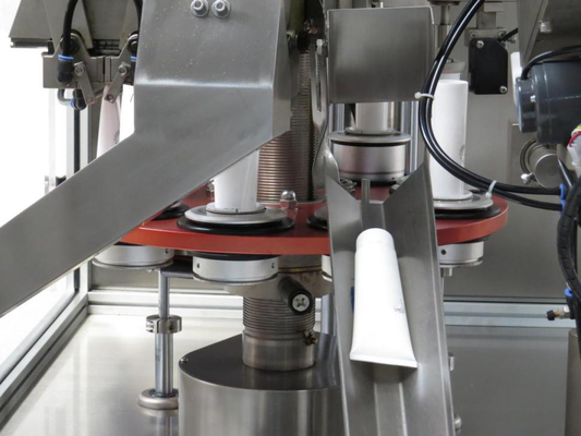 Remplissage en plastique et crème de scellage ZHY-60YP de lotion de corps de tube de main de machine