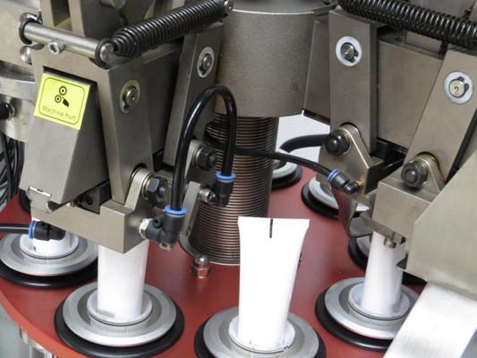 Remplissage en plastique et crème de scellage ZHY-60YP de lotion de corps de tube de main de machine