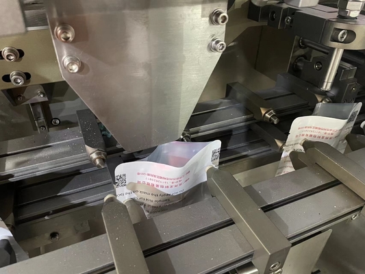 Masque facial à grande vitesse faisant la machine avec la fonction se pliante d'emballage de coupe