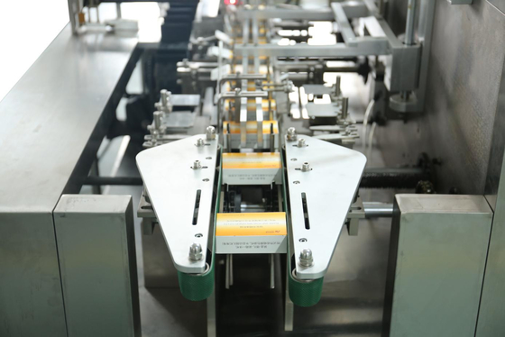 Petite case à grande vitesse emballant la machine de cartonnage d'emballage vertical automatique continu