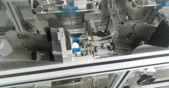 Masque 1.2KW facial coupant non-tissé automatique se pliant de la machine à emballer 0.6MPA