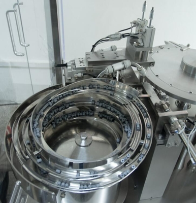 Machine automatique de remplissage et de bouchage de seringues en verre jetables médicales préremplies à grande vitesse
