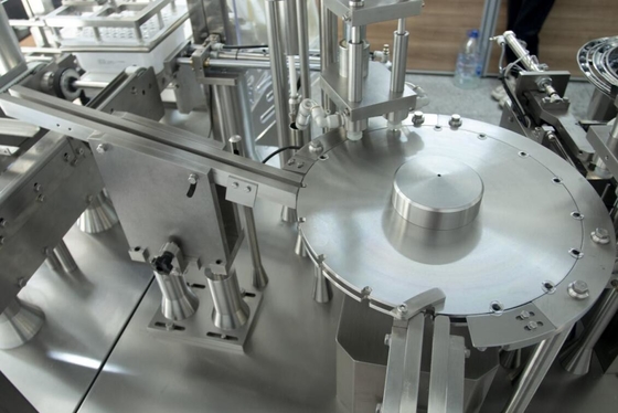 Machine de remplissage préremplie de seringue, appropriées aseptiques au liquide et à l'onguent, réponse et de haute qualité rapides