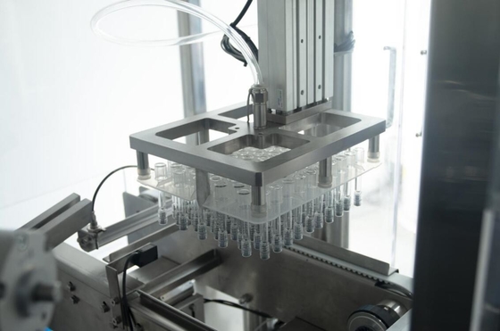 Machine automatique de remplissage et de bouchage de seringues en verre jetables médicales préremplies à grande vitesse
