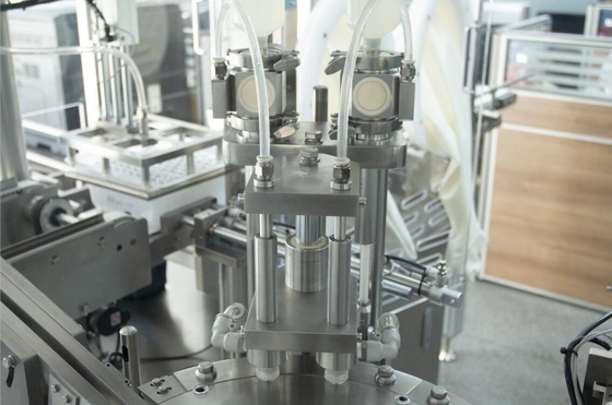 Machine remplissante de seringue préremplie par équipement de seringue aseptique médicale automatique