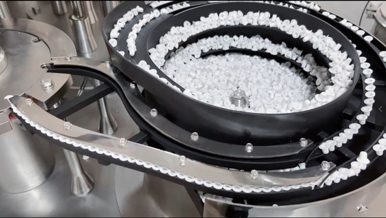 Machine de remplissage et d'encapsulation des seringues vétérinaires pour l'emballage de gel de pâte plastique