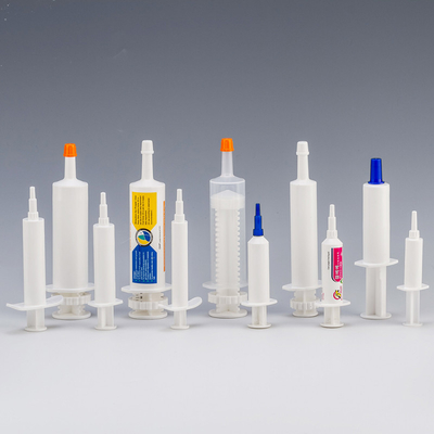 Ligne de production entièrement automatique de réactifs médicaux à grande vitesse de machine de remplissage de seringue