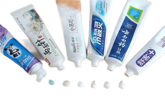 Machine de remplissage et d'étanchéité de tubes de crème pour cheveux cosmétiques