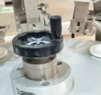 Vente à chaud machine de remplissage et d'étanchéité de colles de tubes d'aluminium à pâte de haute viscosité