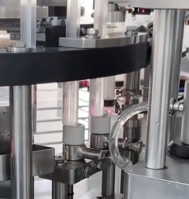Projet de ligne de seringues pré-remplies de grande capacité, bouchage de bouteille et bouchage de machine automatique de remplissage de haute qualité