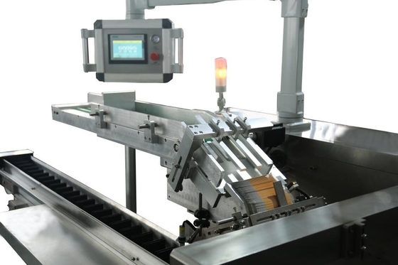 Machine à cartonner pour les emballages cosmétiques à bulbes