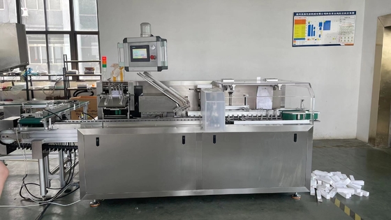 Machine à emballer des sachets de produits de base pour cigarettes