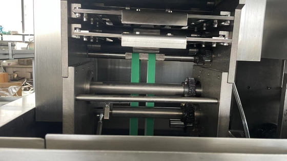 Machine à emballer des sachets de produits de base pour cigarettes