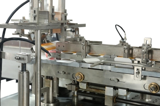Boîte de carton verticale à grande vitesse entièrement automatique Emballage de la pizza alimentaire Bouteilles de savon Gants Blister Paper Boîte de carton Machi