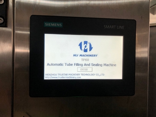 Machine automatique de remplissage et d'étanchéité de tubes pour dentifrice cosmétique, lotion, crème et scellant pour tubes en plastique