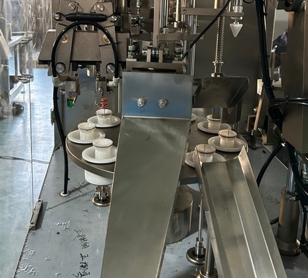 Machine automatique de remplissage et d'étanchéité de tubes pour dentifrice cosmétique, lotion, crème et scellant pour tubes en plastique