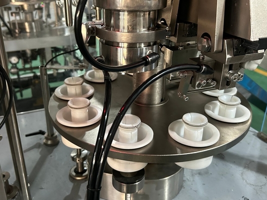 Machine automatique de remplissage et d'étanchéité de tubes pour dentifrice cosmétique, lotion, crème et scellant pour tubes en plastique