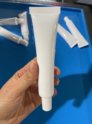 Machine automatique de remplissage et d'étanchéité de tubes pour dentifrice cosmétique, lotion, crème et scellant pour tubes en plastique