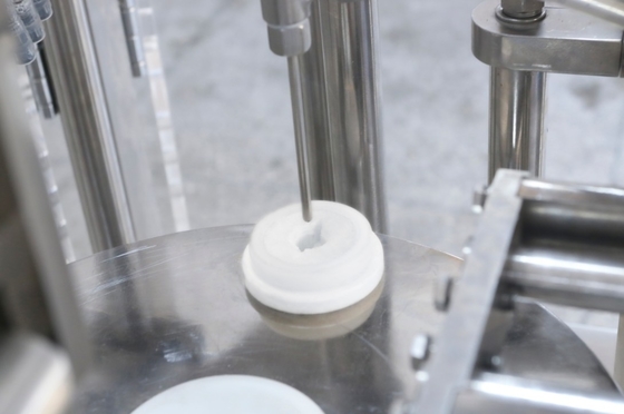 Machine de remplissage automatique aseptique de seringue sans bulles en verre prérempli jetable