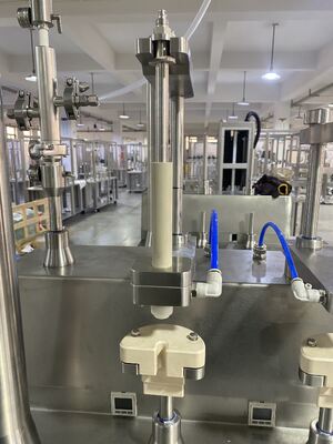 Machine de remplissage de seringues de crème et de pâte pneumatique à haute viscosité à gel de 2 ml.