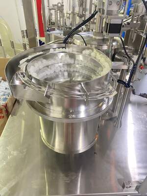 High Precision Rotary Syringe Liquid Filling Sealing Machine 1800-2100 P/H