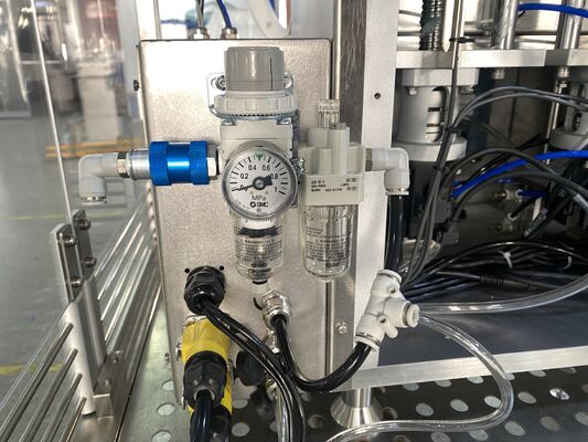 Machine de remplissage sous vide pour seringues et flacons