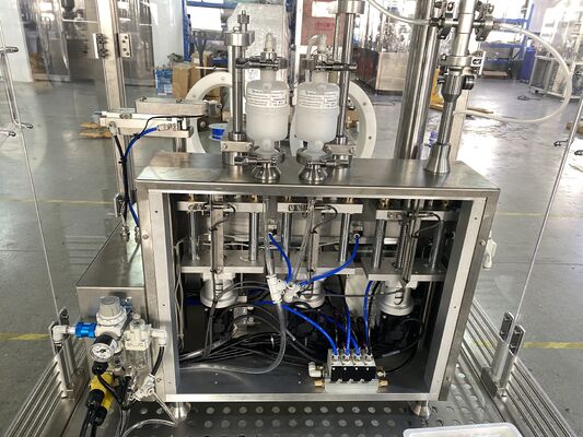 Machine de remplissage sous vide pour seringues et flacons