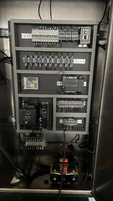Machine automatique de remplissage et d'étanchéité des tubes de dentifrice stratifiés à grande vitesse