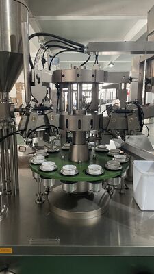 Lotions cosmétiques automatiques contrôlées désinfectant pour les mains gel pommade produits de soins de la peau crème tube machine de remplissage machine d'étanchéité