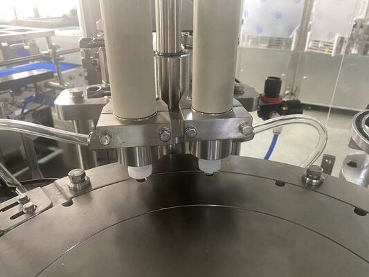Machine de bouchage de remplissage sous vide à dépilage automatique pour seringues préremplies