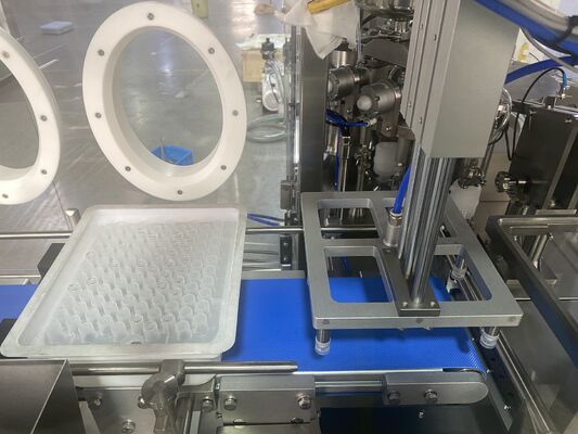 Machine de remplissage et de bouchonage sous vide de seringue préremplie