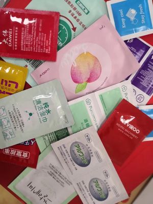 4 longueurs de scellage latérales 125mm 100bags/Min Alcohol Pad Machine