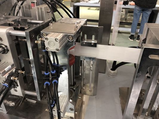 La machine de conditionnement humide de emballage simple de chiffons de pliage de film de CPP 120bags/Min, serviette essuie la chaîne de production